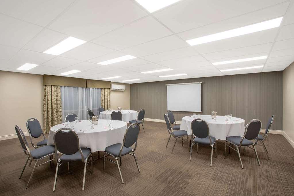 Quality Inn & Conference Centre Kingston Central Zařízení fotografie